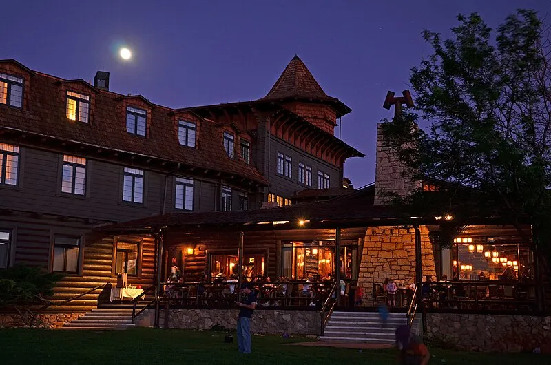 El Tovar Monument, Coconino